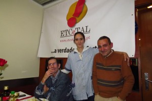 José Gonçalves (sentado), Teresinha, e o Zé... ao lado