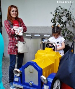 A mais jovem menina da excursão