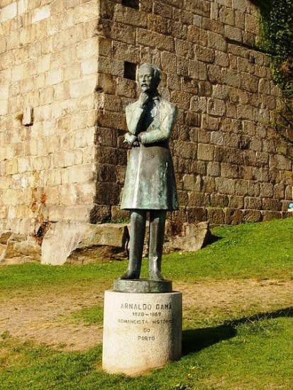 Estátua de Arnaldo Gama