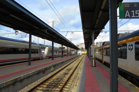 Os cais de embarque da estação de Vigo