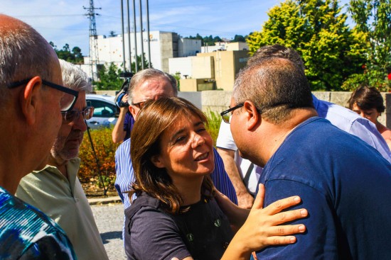 Catarina Martins ouviu lamentos de moradores junto ao rio