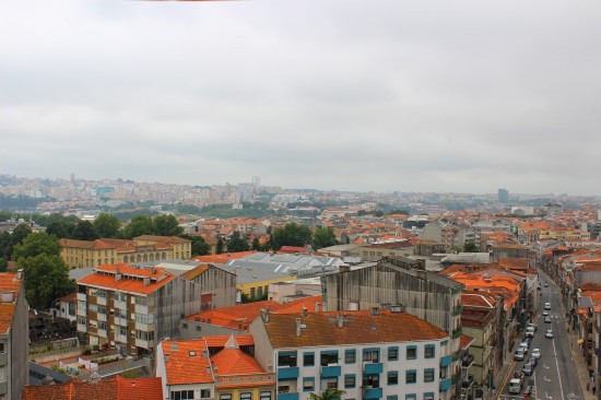 Liceu Alexandre Herculano, ao fundo