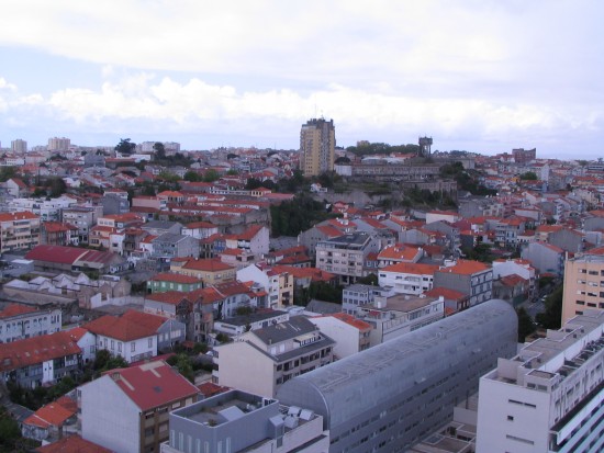 O ponto mais alto da cidade: edifício da Cooperativa dos Pedreiros (ao fundo)