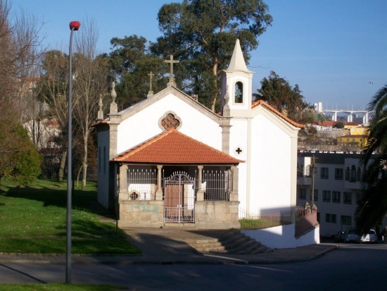 Capela do senhor e da Senhora da Ajuda, na Rua Pedro Escobar, à Pasteleira