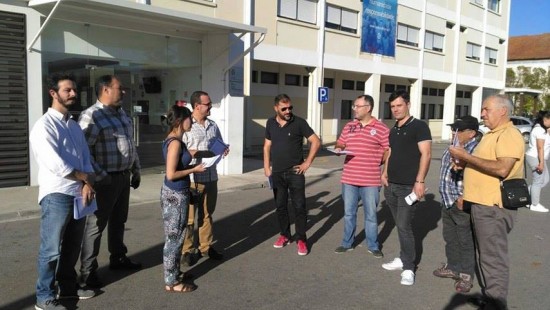 Moisés Ferreira (deputado do BE) junto ao Hospital de Ovar