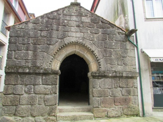 Capela da Nossa Senhora da Conceição (exterior). A seguir (interior)